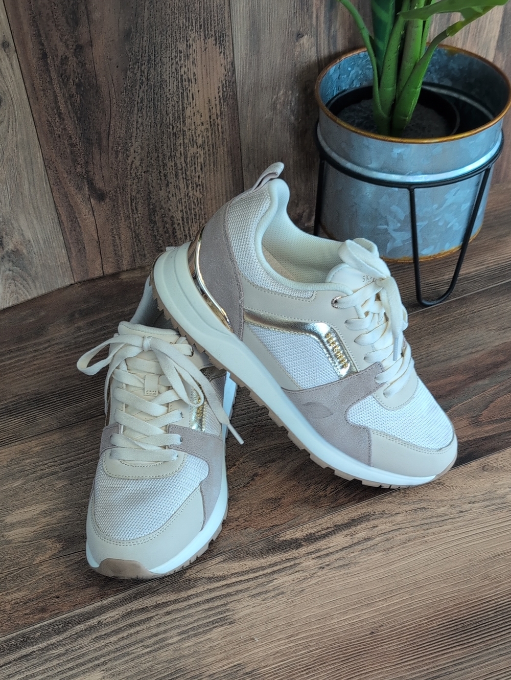 Skechers Runway Posh Girl Natural Gold Sneakers 9           C215